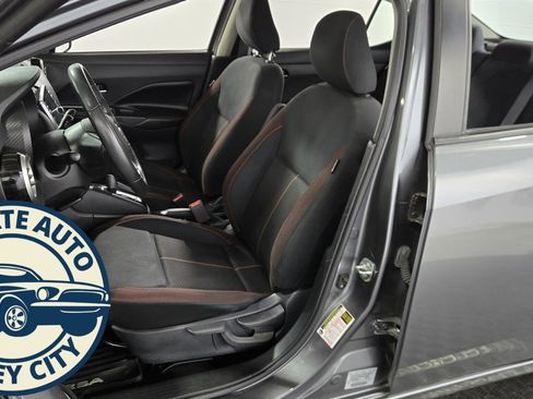 Used 2020 Nissan Versa SR image 20