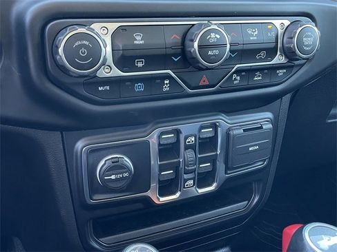 Used 2022 Jeep Wrangler Unlimited Sahara w/ Safety Group image 19