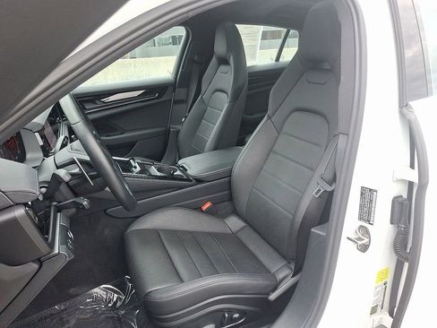 Used 2024 Porsche Panamera image 15