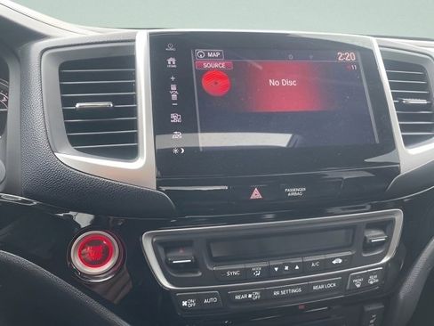 Used 2018 Honda Pilot Touring image 25