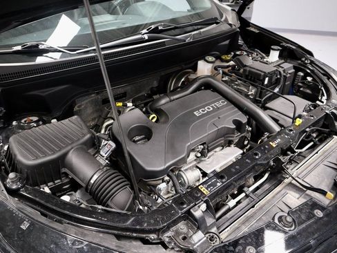 Used 2022 Chevrolet Equinox RS w/ Infotainment Package image 18