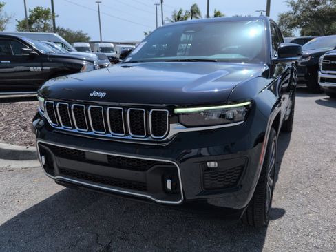 Used 2024 Jeep Grand Cherokee Overland w/ Trailer Tow Package AWD/4WD image 9