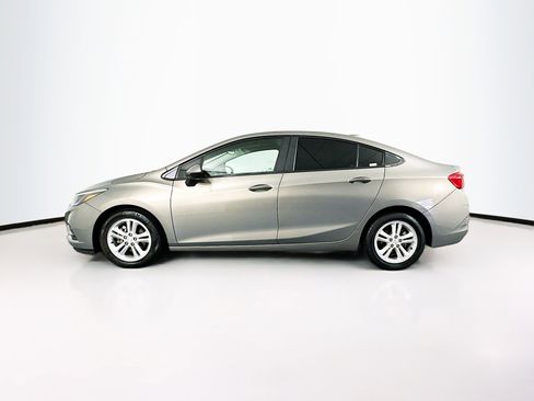 Used 2018 Chevrolet Cruze LT w/ Convenience Package image 4