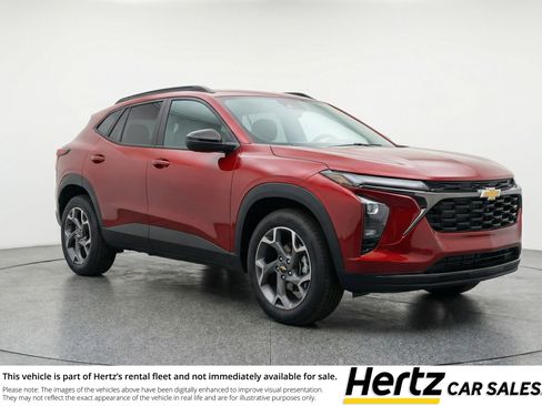 Used 2025 Chevrolet Trax LT image 1