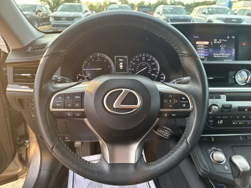 Used 2018 Lexus ES 350 w/ Premier Package FWD image 17