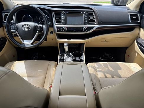 Used 2016 Toyota Highlander Limited Platinum AWD/4WD image 18
