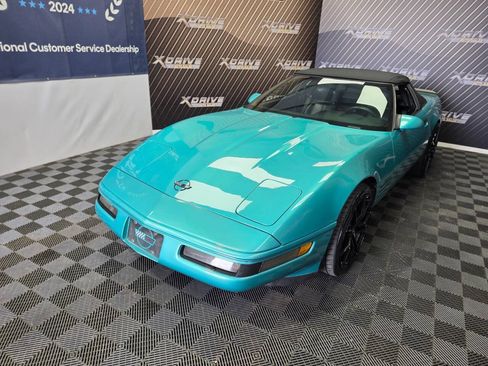 Used 1991 Chevrolet Corvette Convertible RWD image 2