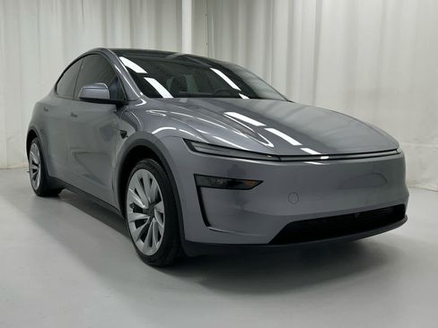 Used 2026 Tesla Model Y Long Range image 1