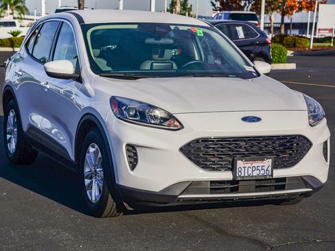 Used 2020 Ford Escape SE image 3