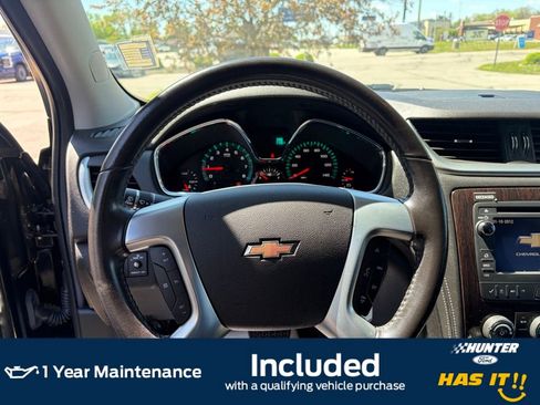 Used 2017 Chevrolet Traverse LT w/ Style and Technology Package FWD image 8