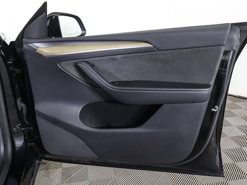 Used 2023 Tesla Model Y Long Range image 25