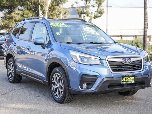Used 2021 Subaru Forester Premium image 3