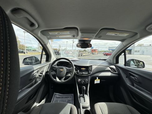 Used 2022 Chevrolet Trax LS w/ Tint and Cruise Package image 21