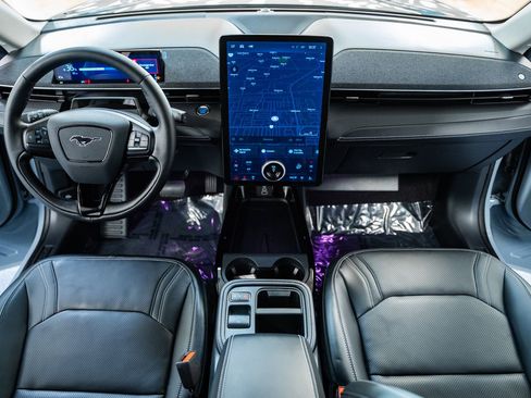 Certified 2025 Ford Mustang Mach-E Premium image 23