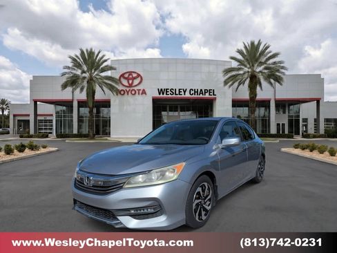 Used 2017 Honda Accord EX image 1