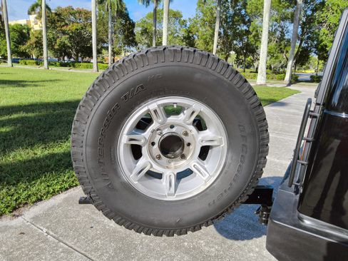 Used 2003 HUMMER H2 w/ Preferred Equipment Group AWD/4WD image 50
