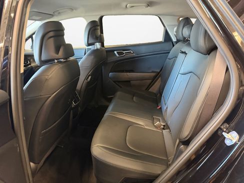Used 2023 Kia Sportage EX AWD/4WD image 16
