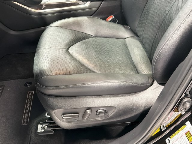 Certified 2025 Toyota Highlander Limited AWD/4WD image 16