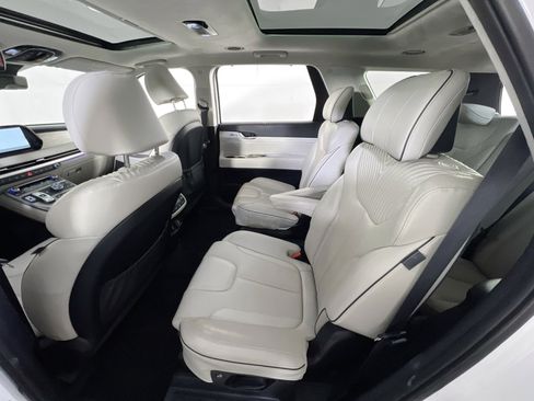 Used 2023 Hyundai Palisade Calligraphy image 25