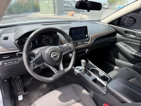 Used 2024 Nissan Altima 2.5 SV FWD image 8