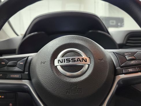 Used 2020 Nissan Versa S image 23