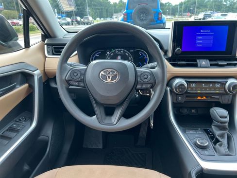 Used 2023 Toyota RAV4 LE image 13