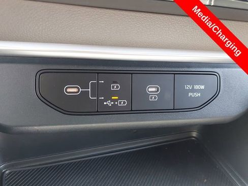 Used 2025 Kia Carnival FWD image 25
