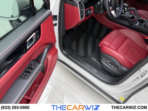 Used 2023 Porsche Cayenne GTS image 36