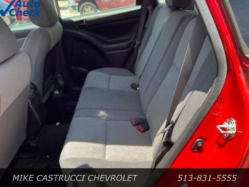 Used 2006 Pontiac Vibe w/ Preferred Package FWD image 5