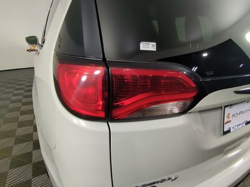 Used 2020 Chrysler Pacifica Limited w/ Advanced Safetytec Group image 35