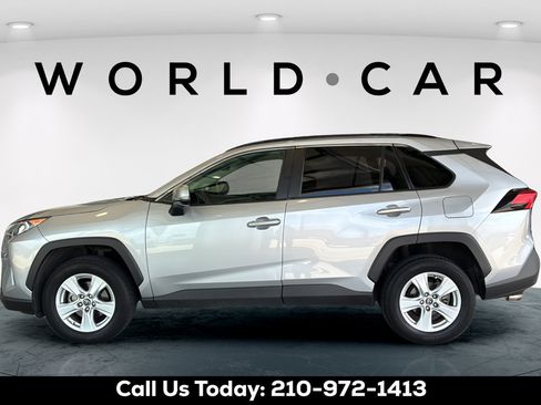 Used 2021 Toyota RAV4 XLE FWD image 12