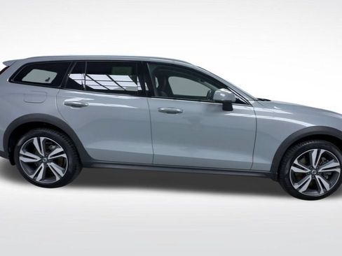 Used 2026 Volvo V60 B5 Cross Country Plus w/ Protection Package Premier AWD/4WD image 26