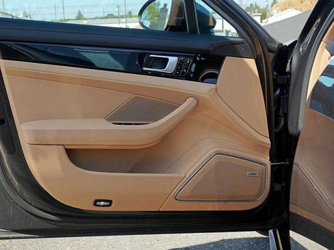 Used 2021 Porsche Panamera w/ Premium Package image 14