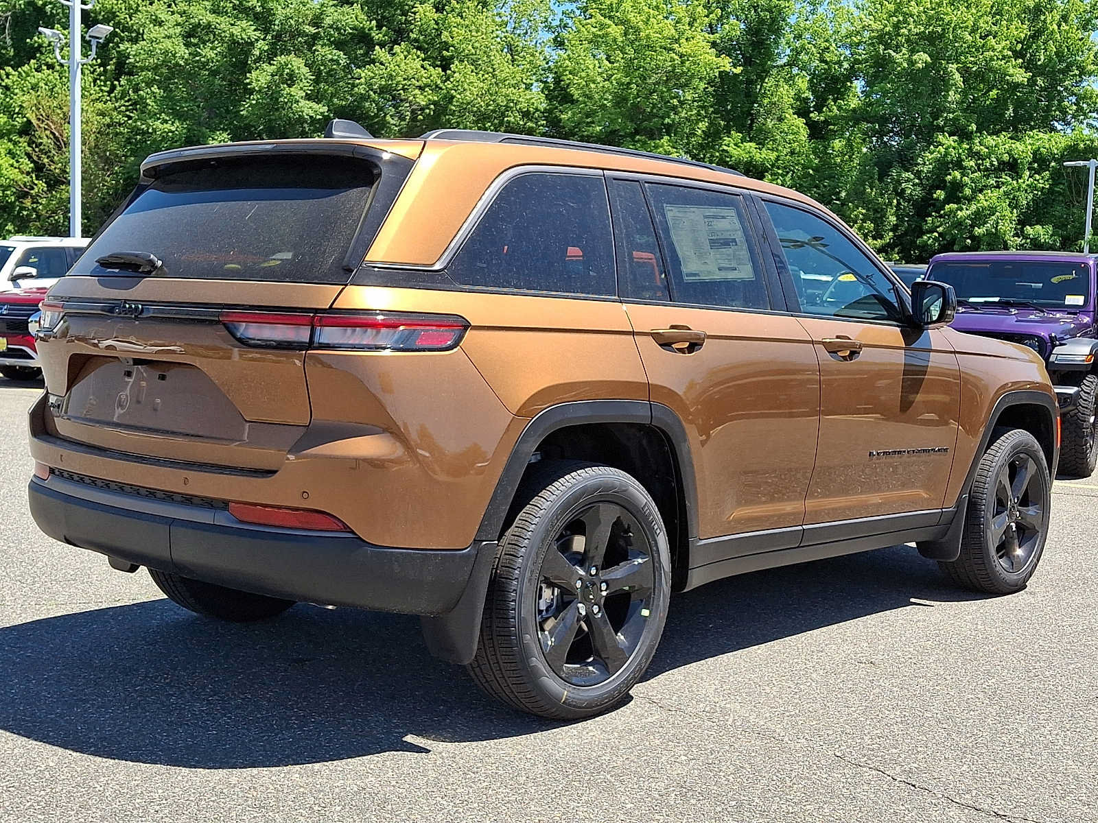 New 2026 Jeep Grand Cherokee Limited w/ Limited Altitude Package AWD/4WD image 4