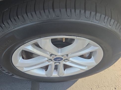 Used 2020 Ford Edge SEL w/ Cold Weather Package AWD/4WD image 3