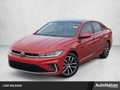 Certified 2025 Volkswagen Jetta SE w/ Sunroof Package FWD image 1
