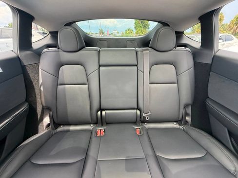 Used 2024 Tesla Model Y Long Range AWD/4WD image 18