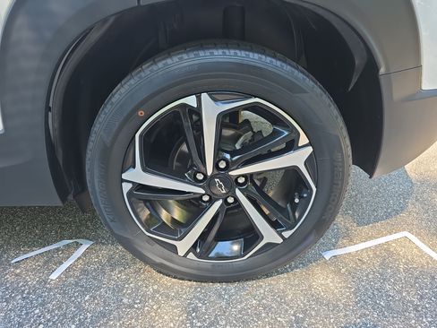 Used 2023 Chevrolet TrailBlazer RS w/ Sun and Liftgate Package FWD image 34