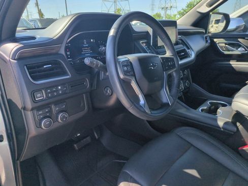 Used 2022 Chevrolet Tahoe Z71 w/ Luxury Package AWD/4WD image 11