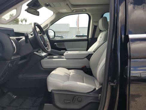 Certified 2025 Ford Expedition Max Platinum image 22