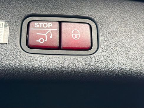 Used 2025 Mercedes-Benz GLC 43 AMG 4MATIC image 14