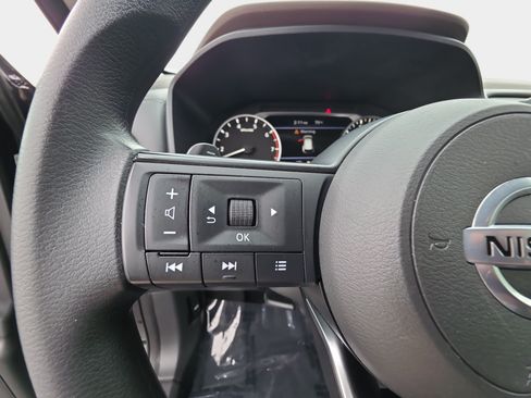 Used 2021 Nissan Rogue S AWD/4WD image 16