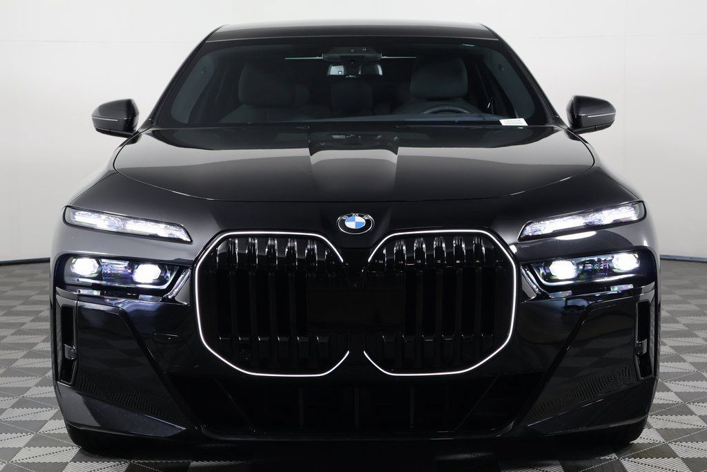 Used 2024 BMW 760i xDrive w/ Executive Package AWD/4WD image 2