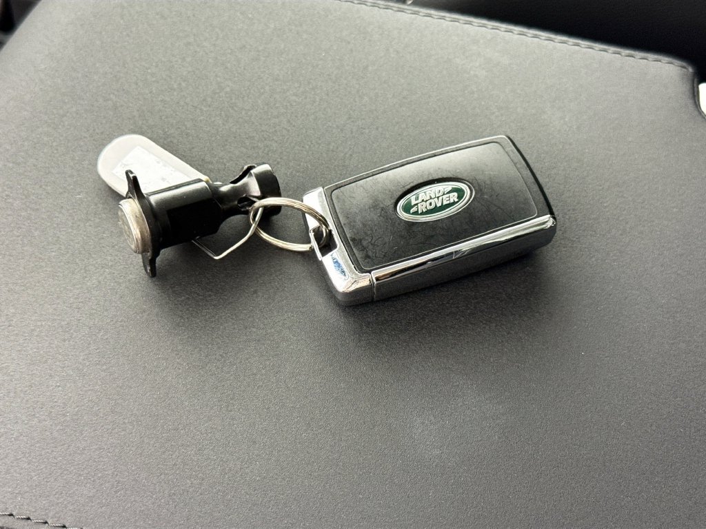 Used 2024 Land Rover Discovery S AWD/4WD image 17