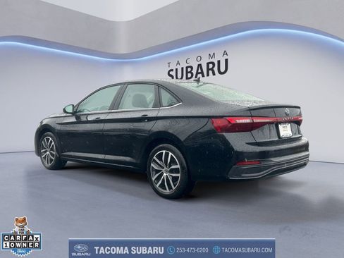 Used 2025 Volkswagen Jetta SE image 3