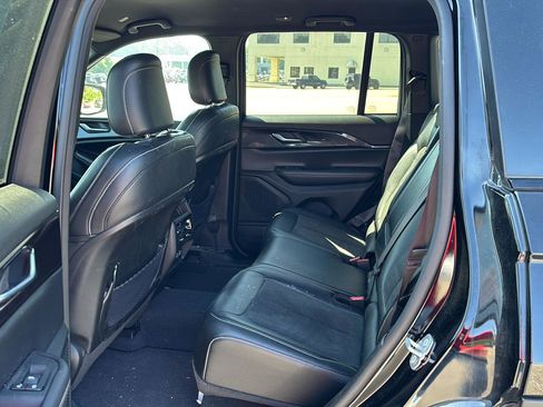 Used 2023 Jeep Grand Cherokee Altitude AWD/4WD image 8