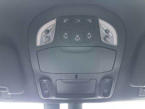 Used 2019 Chrysler Pacifica Touring-L image 30