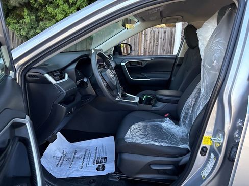 Used 2023 Toyota RAV4 LE image 7