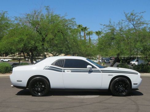 Used 2010 Dodge Challenger R/T RWD image 3