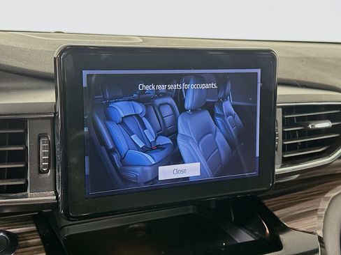 Used 2023 Ford Explorer Limited image 21